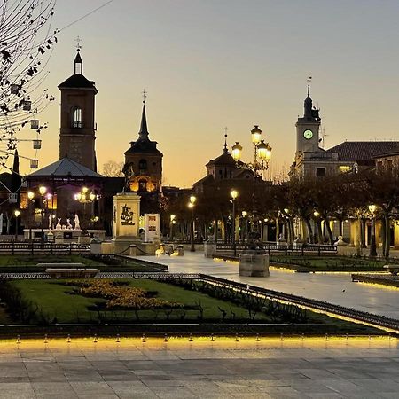 Sonar En La Plaza Cervantes 2 Alcalá de Henares Exterior foto